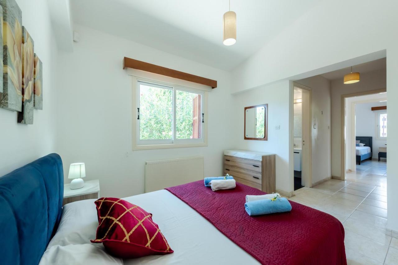 Villa Savoya Sunrise By Ezoria Villas Kólpos tón Korallíon Eksteriør bilde
