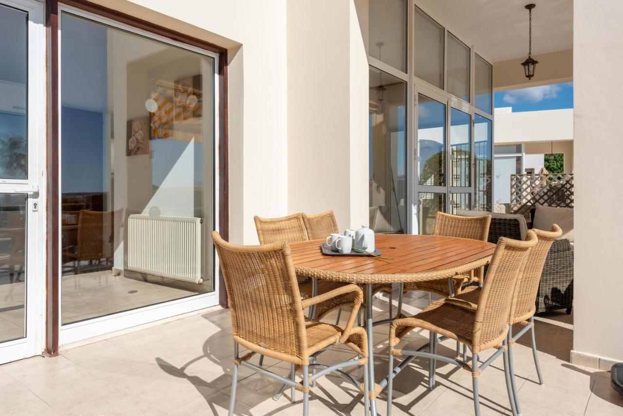 Villa Savoya Sunrise By Ezoria Villas Kólpos tón Korallíon Eksteriør bilde