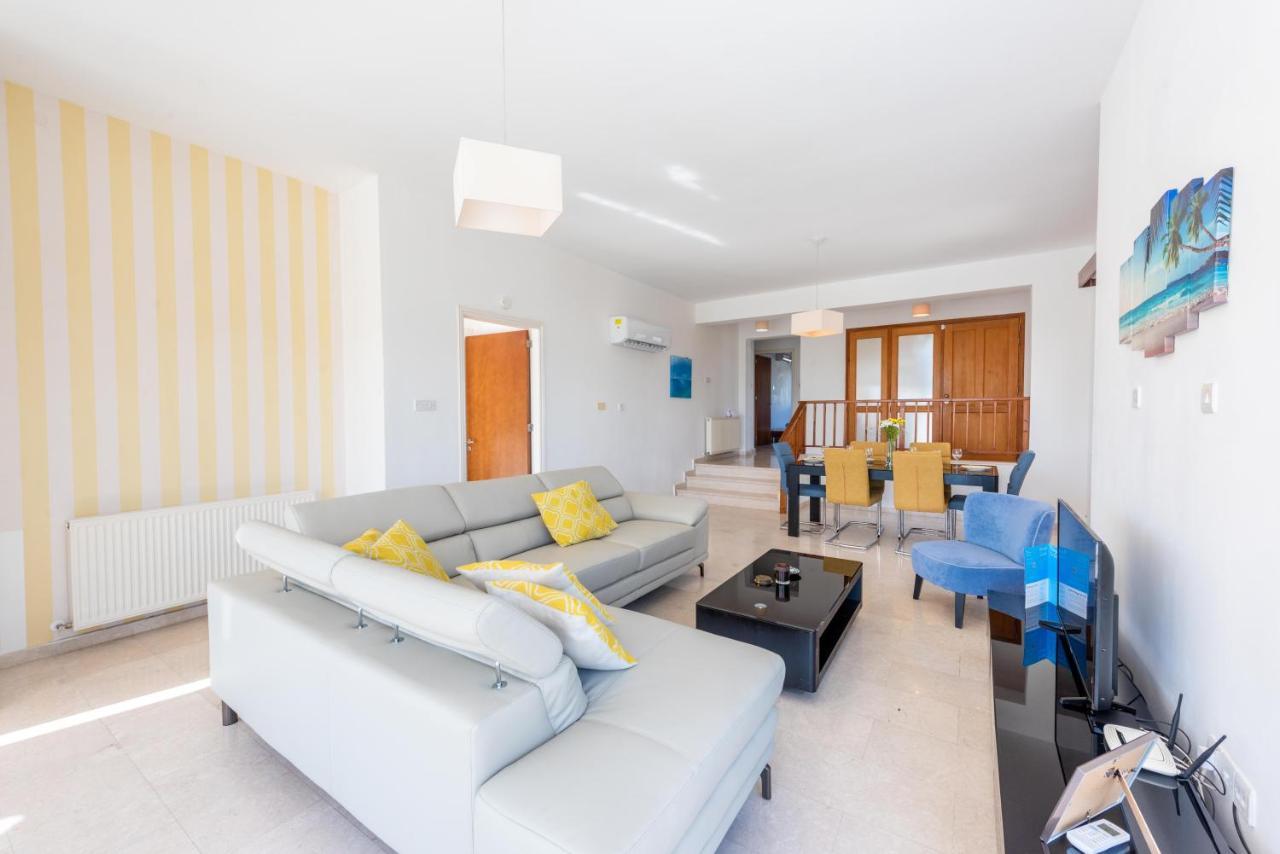 Villa Savoya Sunrise By Ezoria Villas Kólpos tón Korallíon Eksteriør bilde