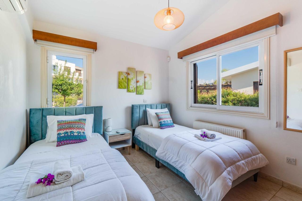 Villa Savoya Sunrise By Ezoria Villas Kólpos tón Korallíon Eksteriør bilde